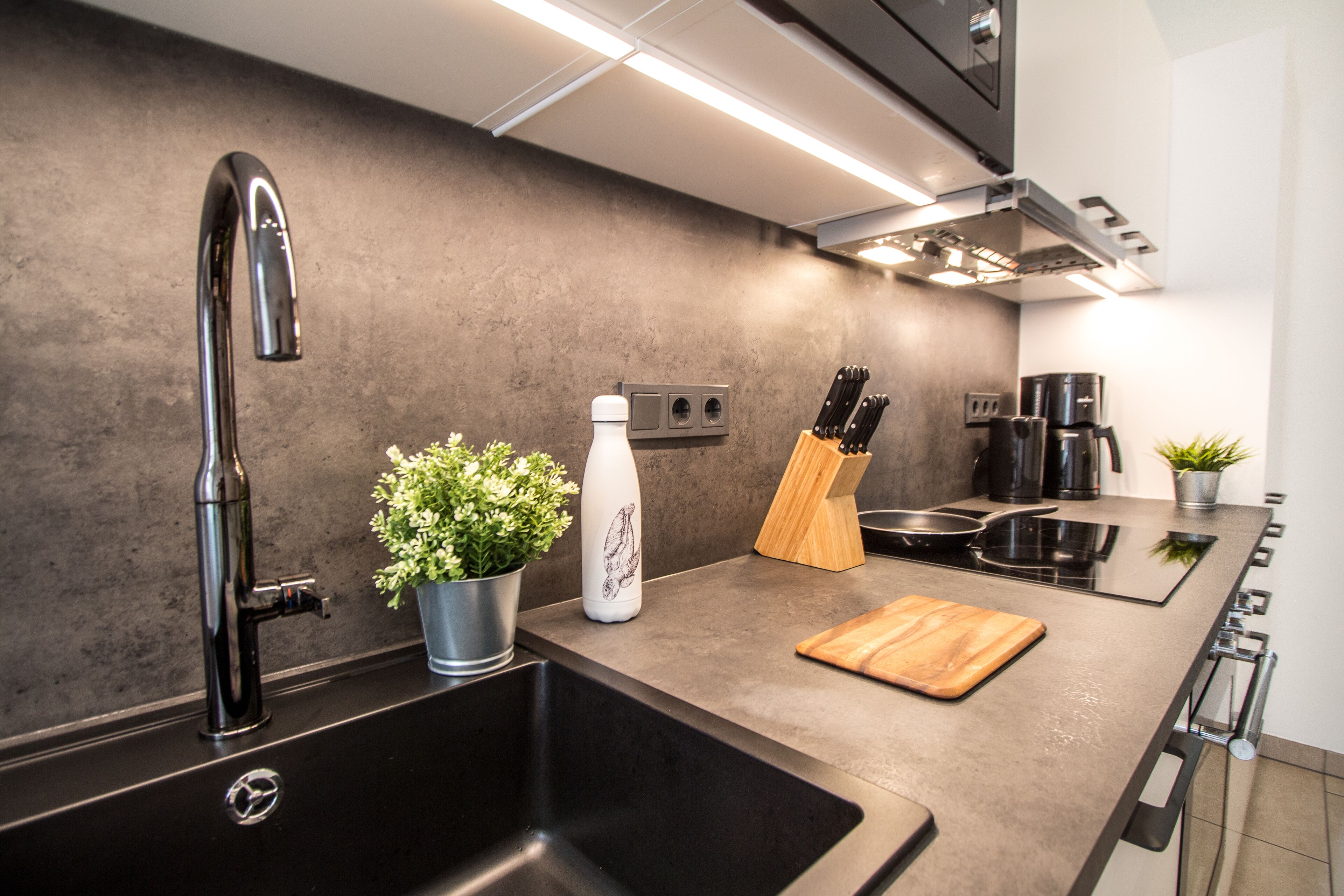 Departamento Grand, 2 habitaciones | Cocina privada | Refrigerador, microondas, cafetera y tetera y tetera eléctrica 