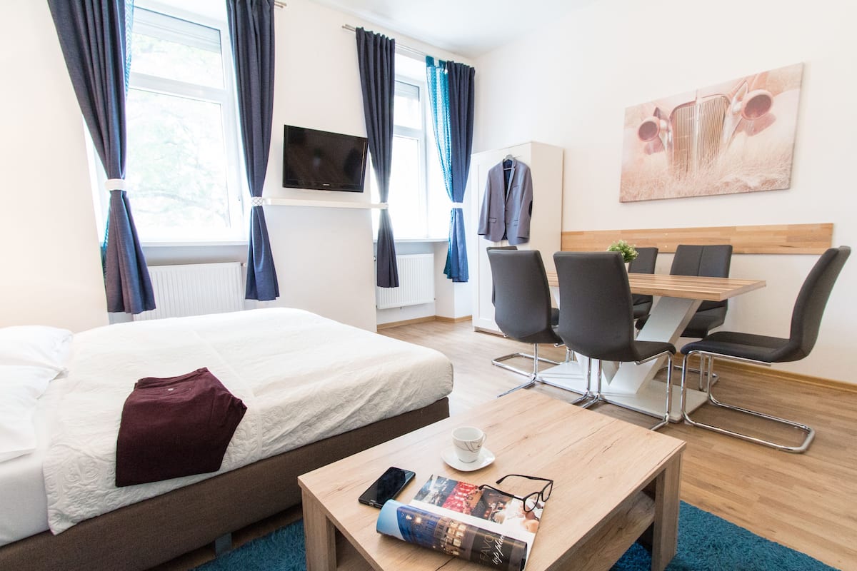 Apartamento conforto, 2 quartos, cozinha | Ferros/tábuas de passar roupa, Wi-Fi de cortesia, roupa de cama