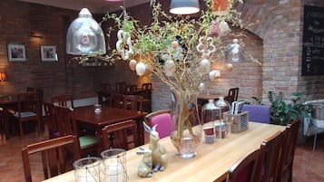 Desayuno buffet todos los días (PLN 45 por persona)