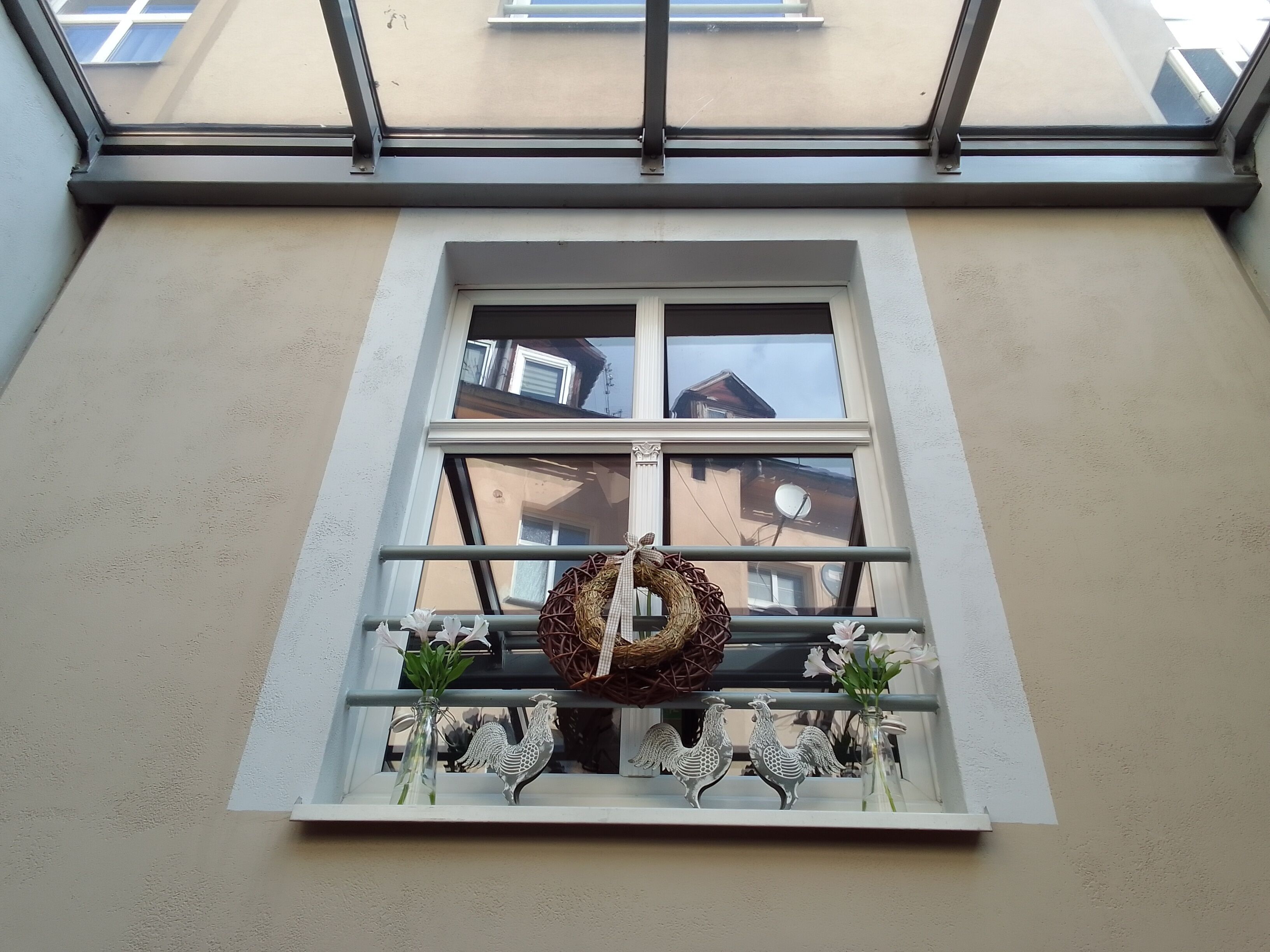 Daily buffet breakfast (PLN 45 per person)