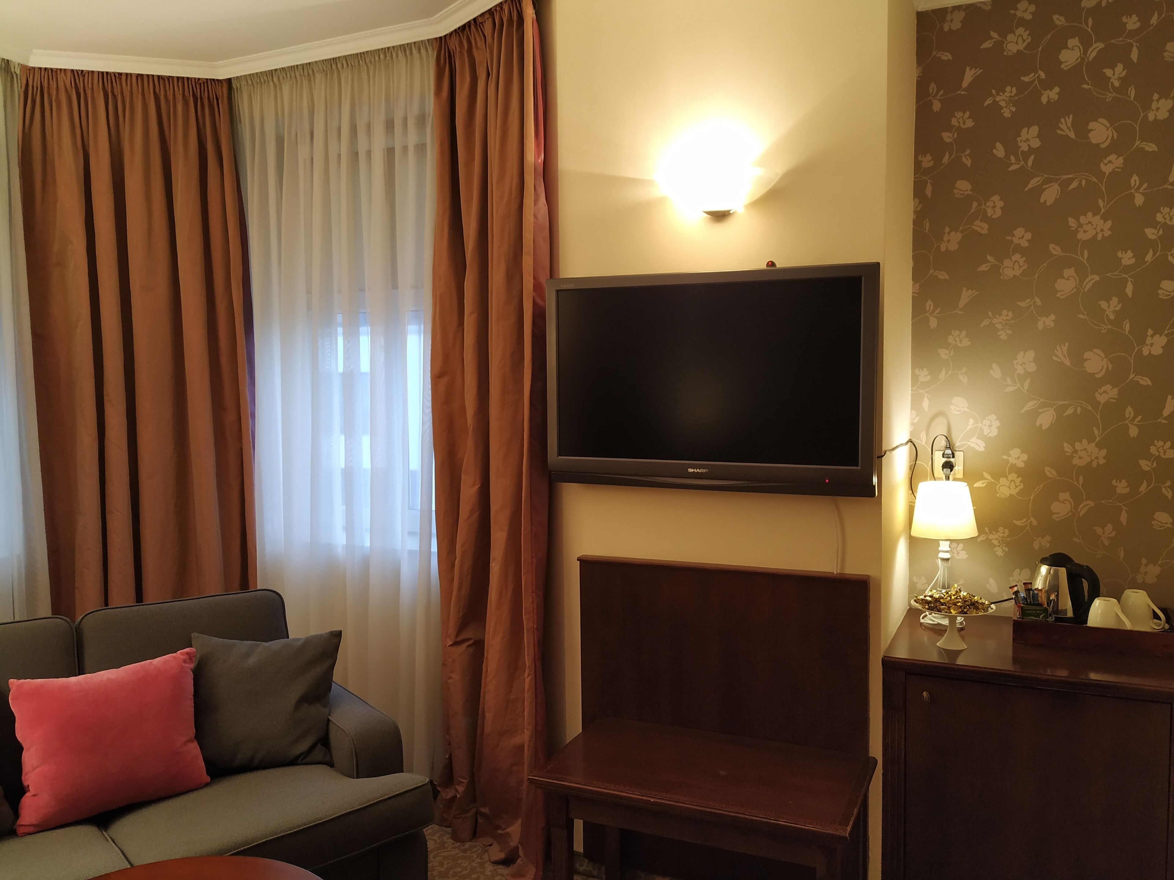 deluxe double room | room amenity
