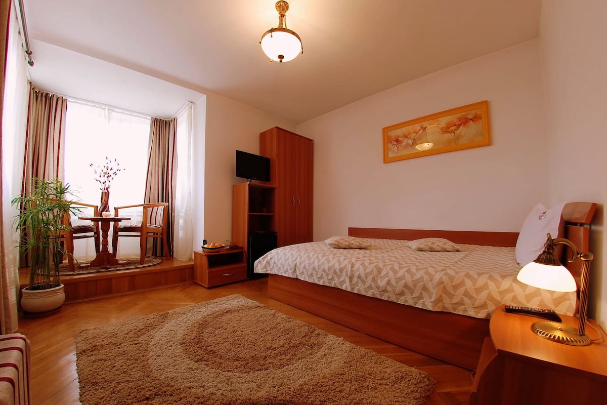 Egyptian cotton sheets, premium bedding, Select Comfort beds, minibar