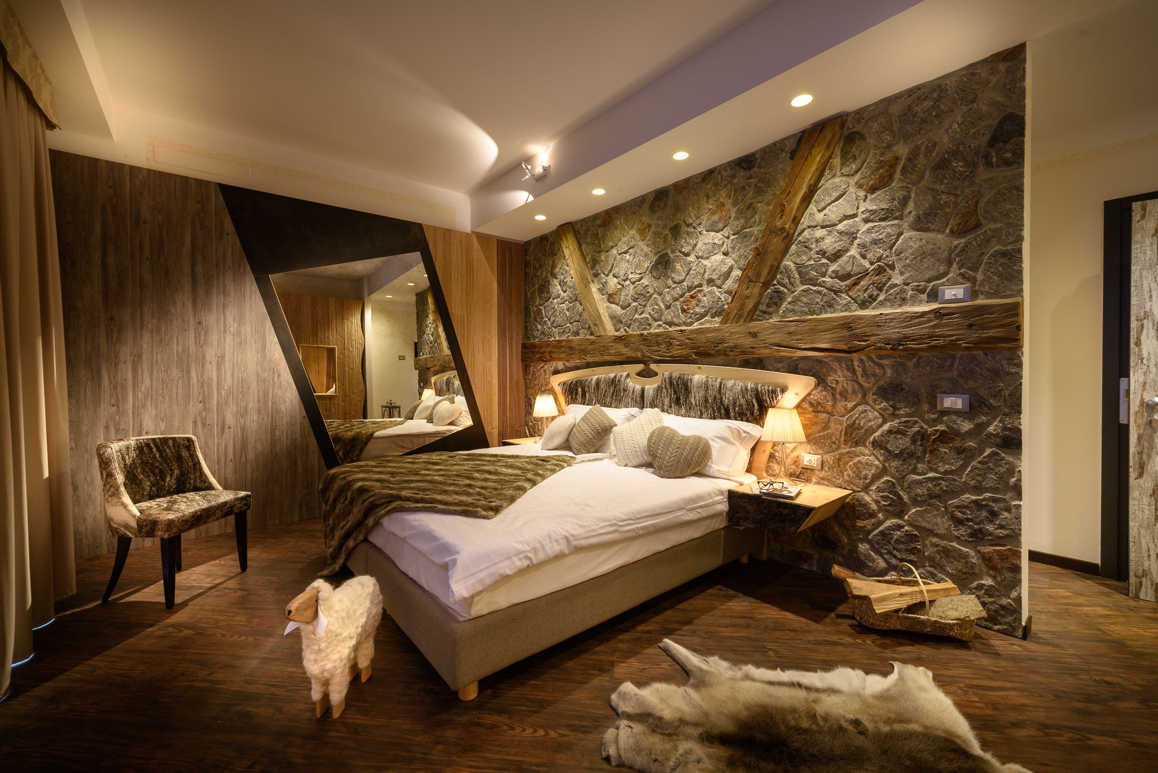 Superior tweepersoonskamer (theme room) | Een kluis op de kamer, babybedden (toeslag), gratis wifi