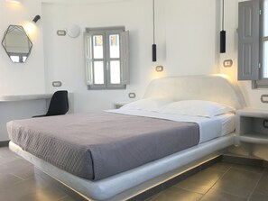 Tabla de planchar con plancha, wifi gratis y ropa de cama 