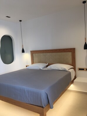 Deluxe Room, Non Smoking | Iron/ironing board, free WiFi, bed sheets - Argonaftes (Santorini)