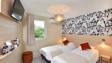 Standard Twin Room, Private Bathroom | Premium bedding, individually furnished, desk, laptop workspace