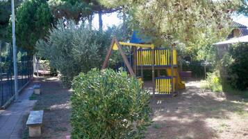 Tempat bermain anak - outdoor
