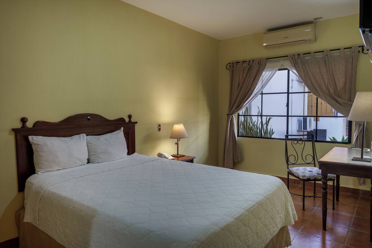Habitación individual estándar | Escritorio, camas supletorias, wifi gratis y ropa de cama