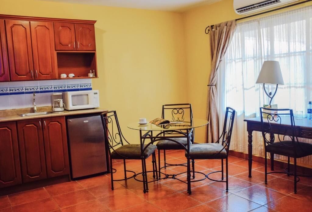 studio suite | living area | plasma tv