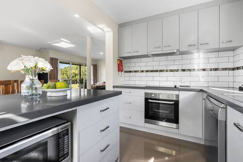 Superior Two Bedroom Apartment - Harbour View | Private kitchen | Fridge, microwave, oven, stovetop