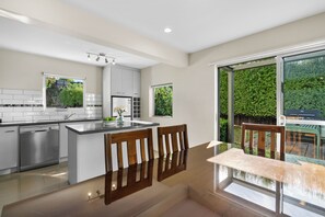 Superior Two Bedroom Apartment - Harbour View  | Private kitchen | Fridge, microwave, oven, stovetop - Bay View Villas (West Hobart)