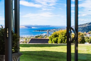 Terrace/patio - Bay View Villas (West Hobart)