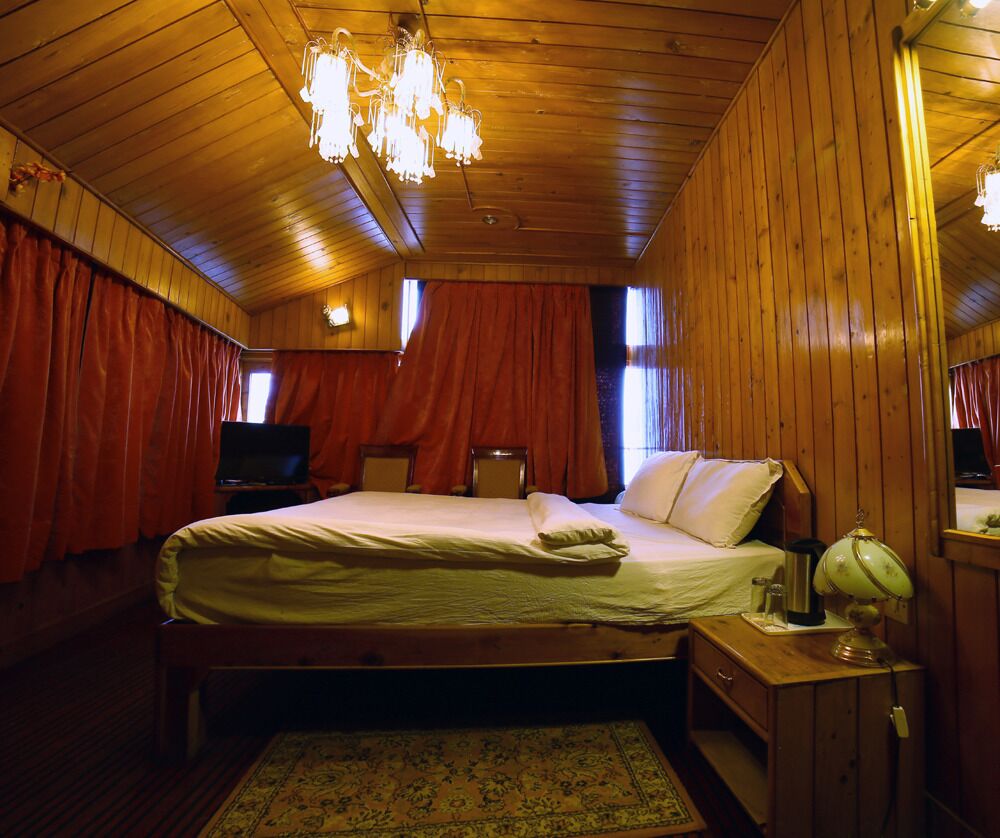 Family Suite | In-room safe, desk, soundproofing, iron/ironing board