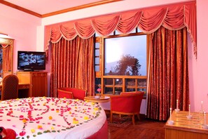 Suite de luna de miel | Caja de seguridad en la habitación, escritorio y insonorización 