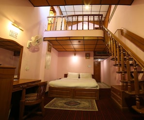 Family Room | In-room safe, desk, soundproofing, iron/ironing board - Snow King Retreat - The Heaven (Shimla)