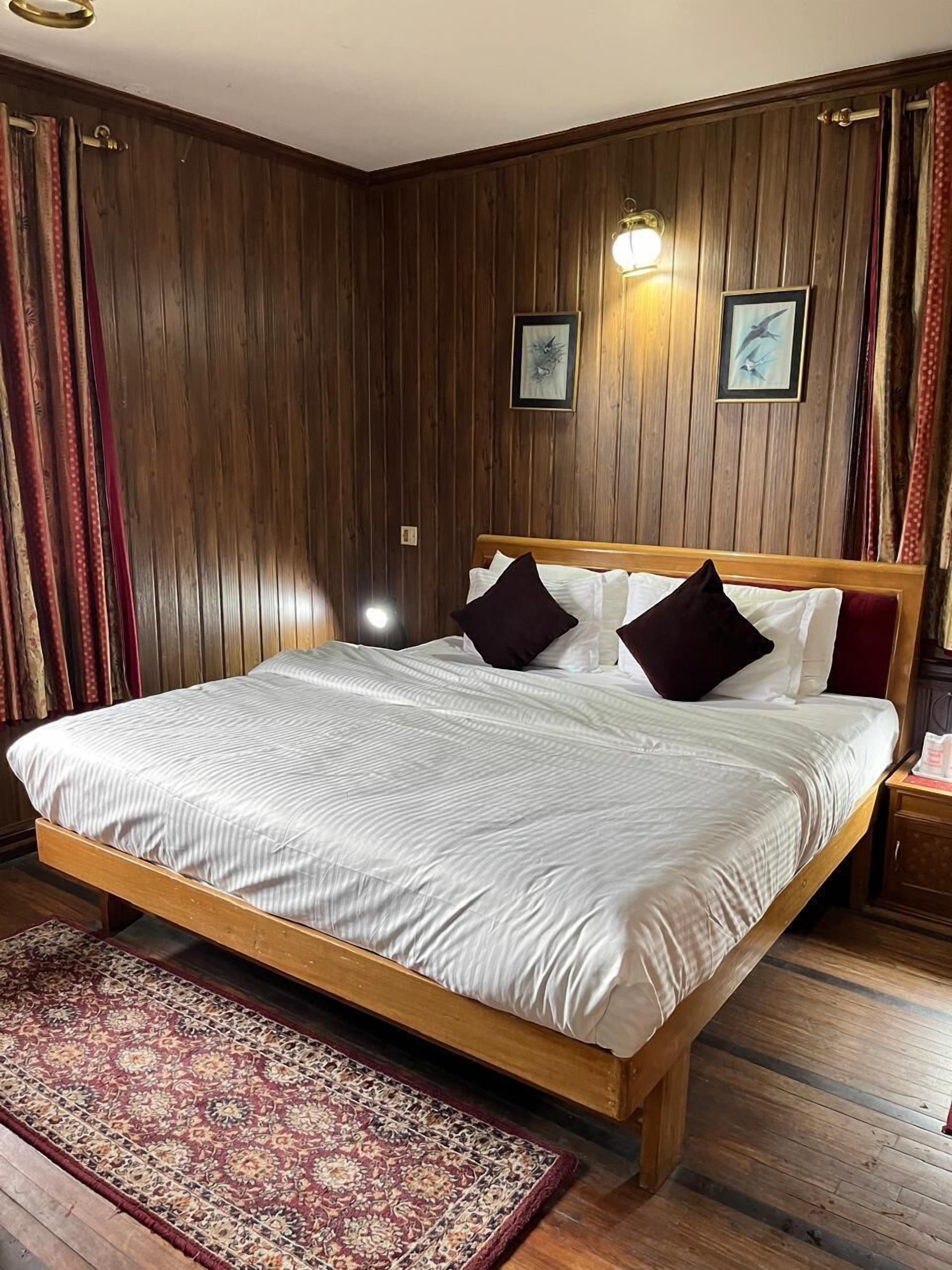 Habitación estándar aire acondicionado | Caja fuerte, escritorio, sistema de insonorización