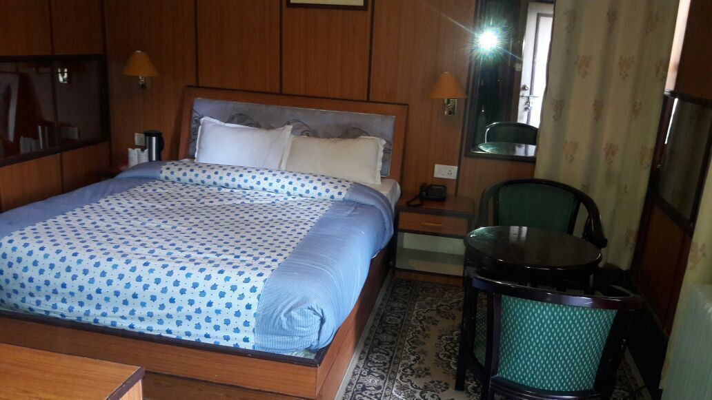 In-room safe, desk, soundproofing, iron/ironing board