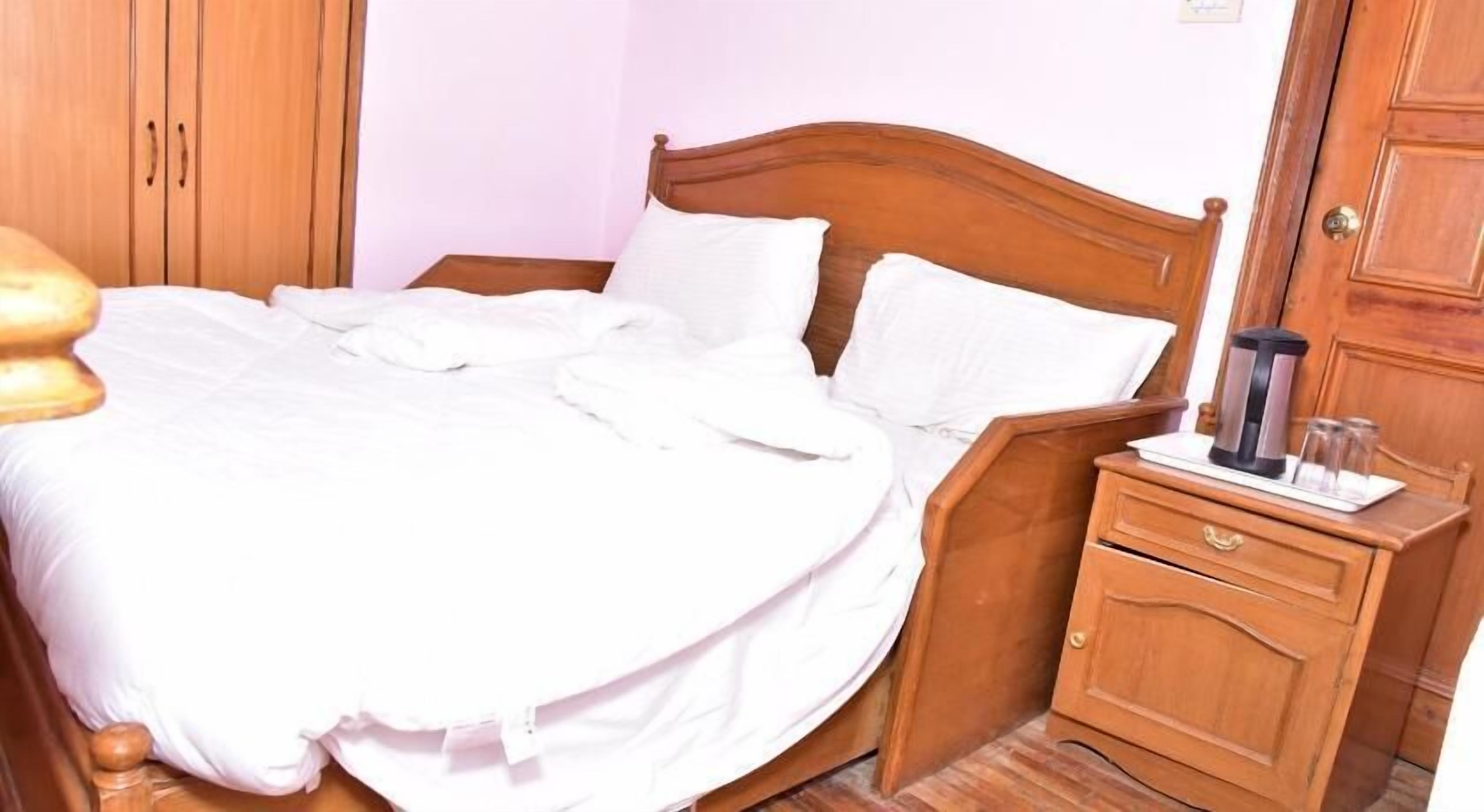 In-room safe, desk, soundproofing, iron/ironing board