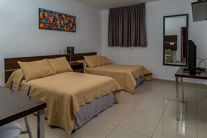 Double Room | In-room safe, individually decorated, desk, rollaway beds - Hotel Arbol De Sueños (San Salvador)