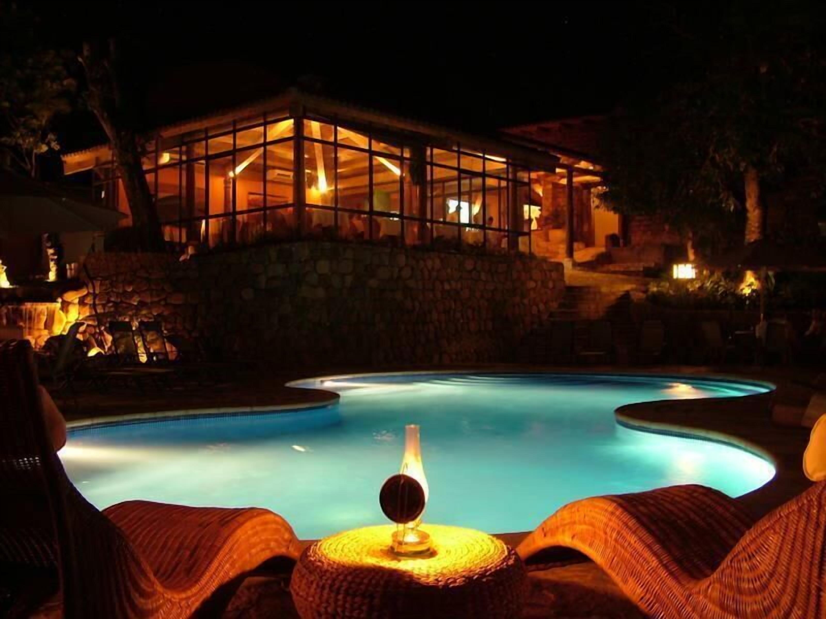 حمّام سباحة خارجي، مقاعد للتشمس