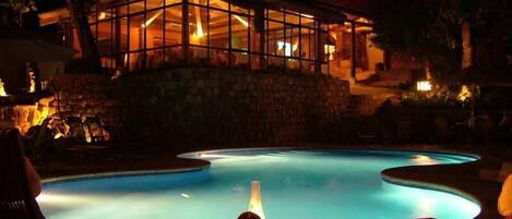 Outdoor pool, pool loungers