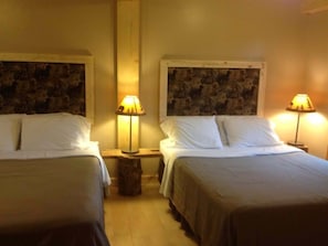 Room - Hilltop Cabins and Motel (Grand Marais)