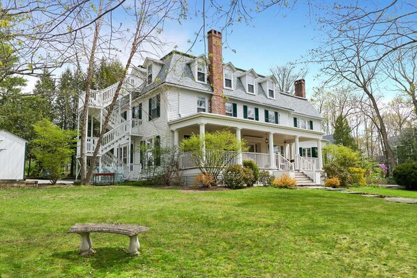 Fachada de la propiedad