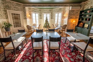 Lounge - The Dewey (Lenox)