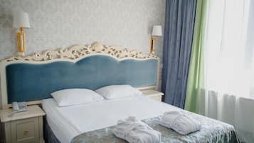 Superior dubbelrum eller tvåbäddsrum | Skrivbord, arbetsyta för laptop, gratis wi-fi och sängkläder