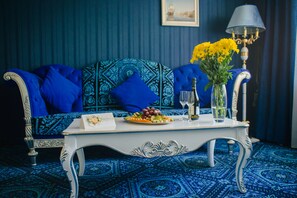 Luxury Suite | Living area | Flat-screen TV -  Olympic Hotel (Kyiv)