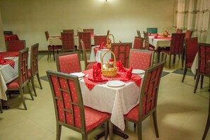 Restaurant - Holiday Express Hotel (Kampala)