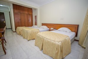 Standard Triple Room | In-room safe, desk, soundproofing, free WiFi - Holiday Express Hotel (Kampala)
