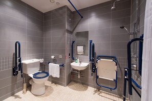 Chambre Double, accessible aux personnes à mobilité réduite | Salle de bain