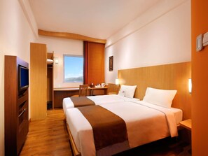 Standard Room, 2 Single Beds | In-room safe, desk, soundproofing, iron/ironing board