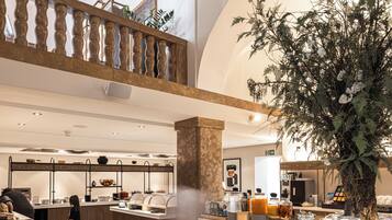 Dagelijks ontbijtbuffet (CHF 30 per persoon)