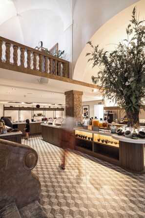 Frokostbuffé hver dag (CHF 30 per person)