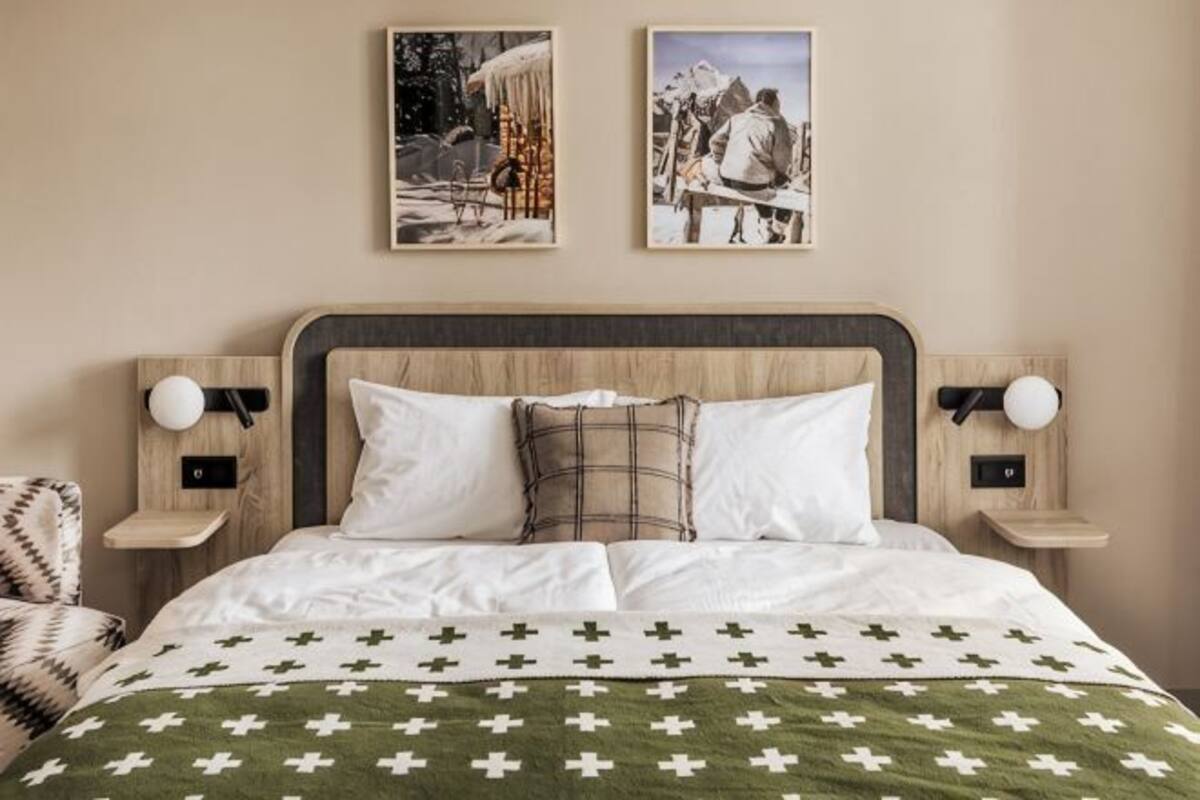 Premium bedding, in-room safe, desk, free WiFi