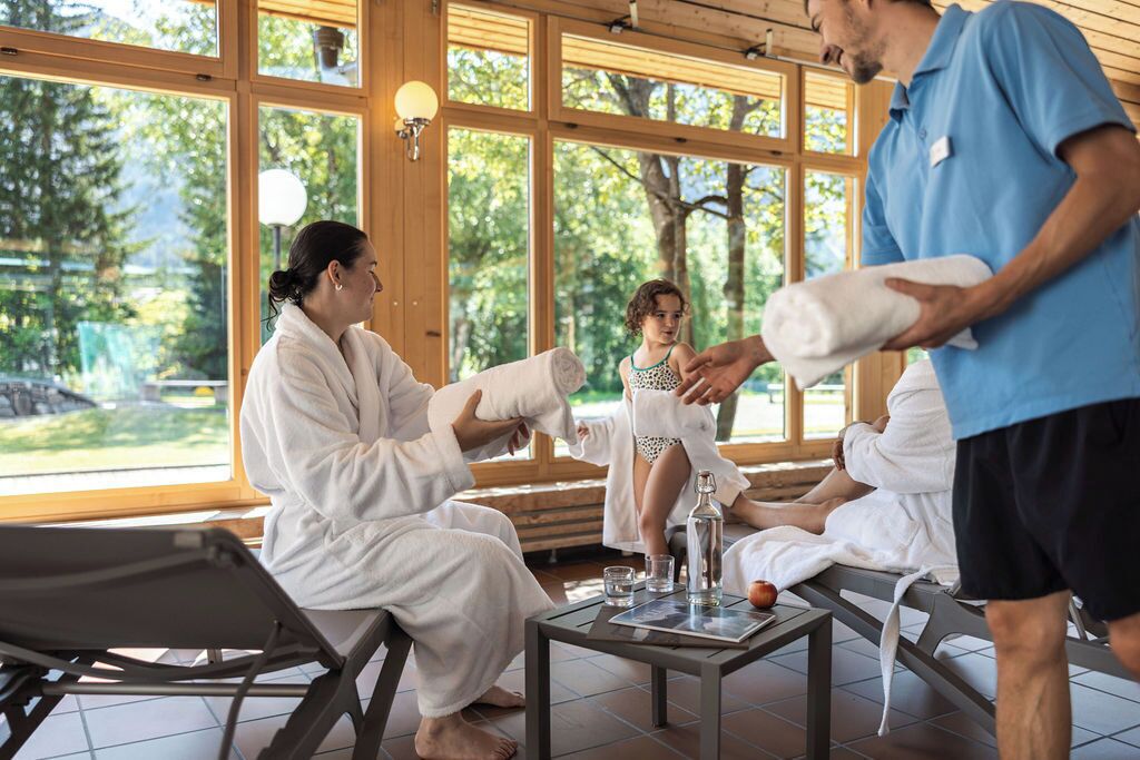 Badstue, dampbad, kroppsbehandlinger, aromaterapi og massasje