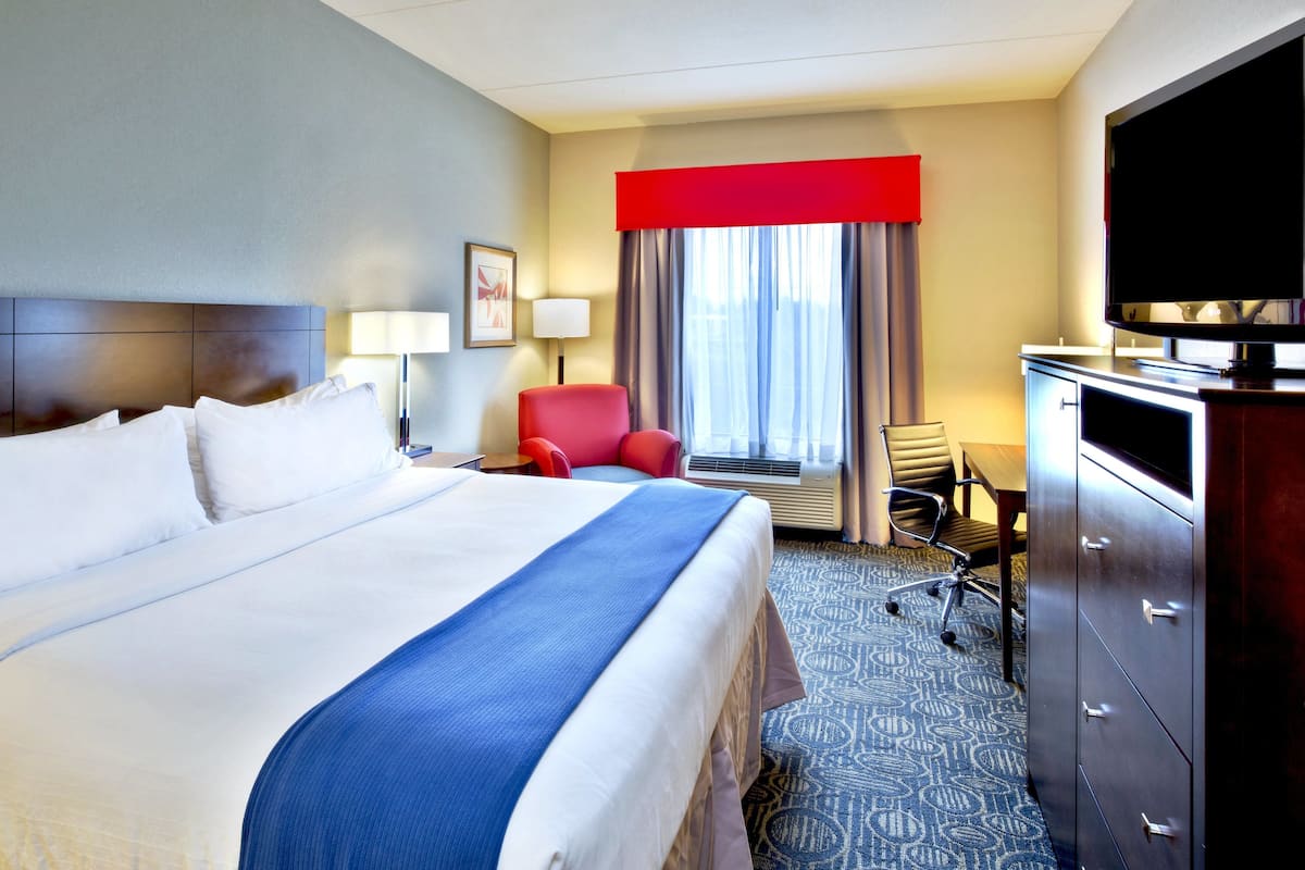 Suite, 1 King Bed, Accessible Bathtub (Communications)