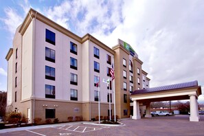 Exterior - Holiday Inn Express & Suites Oak Ridge by IHG (Oak Ridge)