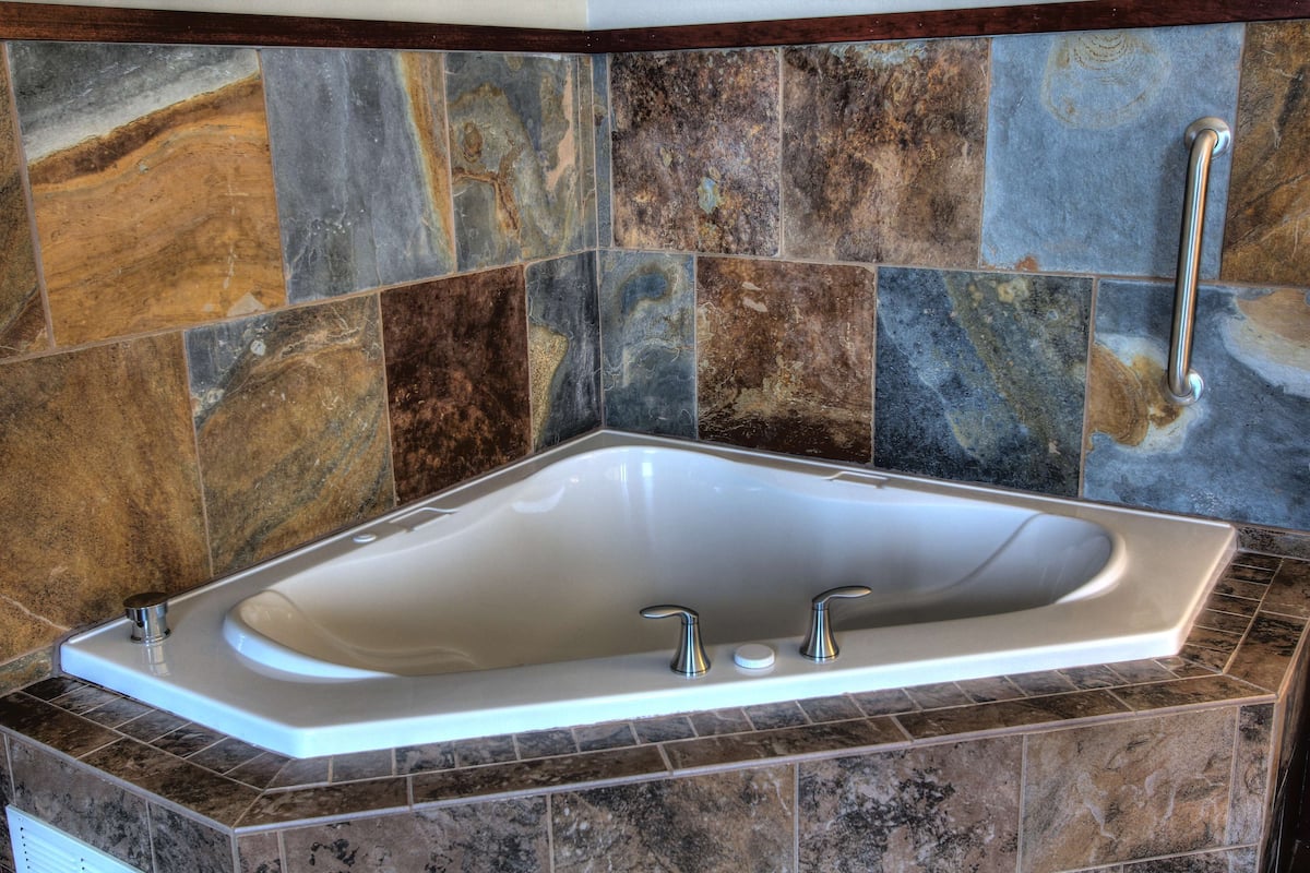 room, 1 king bed, fireplace (jetted tub) | bathroom | eco-friendly toiletries, hair dryer, towels