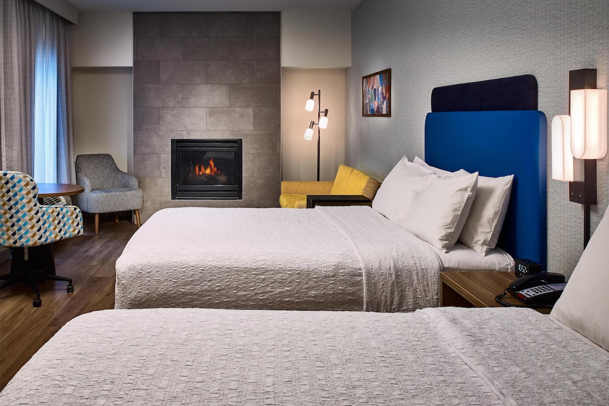 Room, Multiple Beds, Fireplace | Desk, blackout drapes, iron/ironing board, free cribs/infant beds