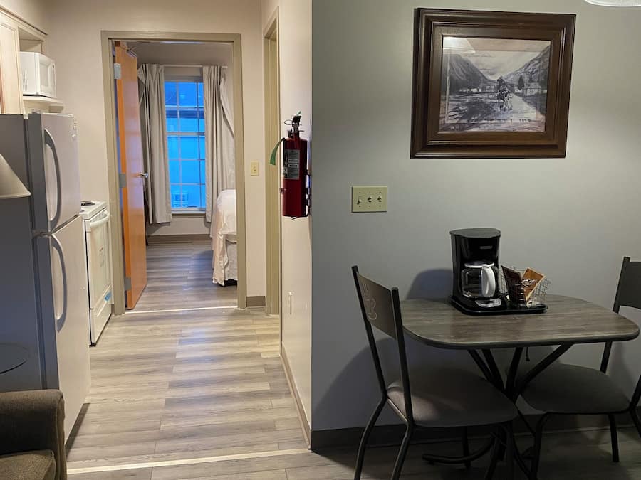 Suite, 1 kingsize bed met slaapbank, niet-roken | Een bureau, een strijkplank/strijkijzer, gratis wifi, beddengoed