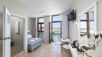 Chambre Familiale, balcon, vue port