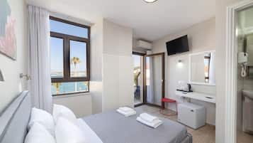 Chambre Classique avec lits jumeaux, balcon, vue mer | Décoration personnalisée, bureau, rideaux occultants