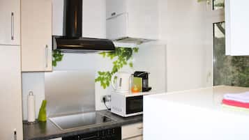 Standard Apartment, 1 Bedroom, Kitchen | Private kitchen | Full-sized fridge, microwave, stovetop, dishwasher
