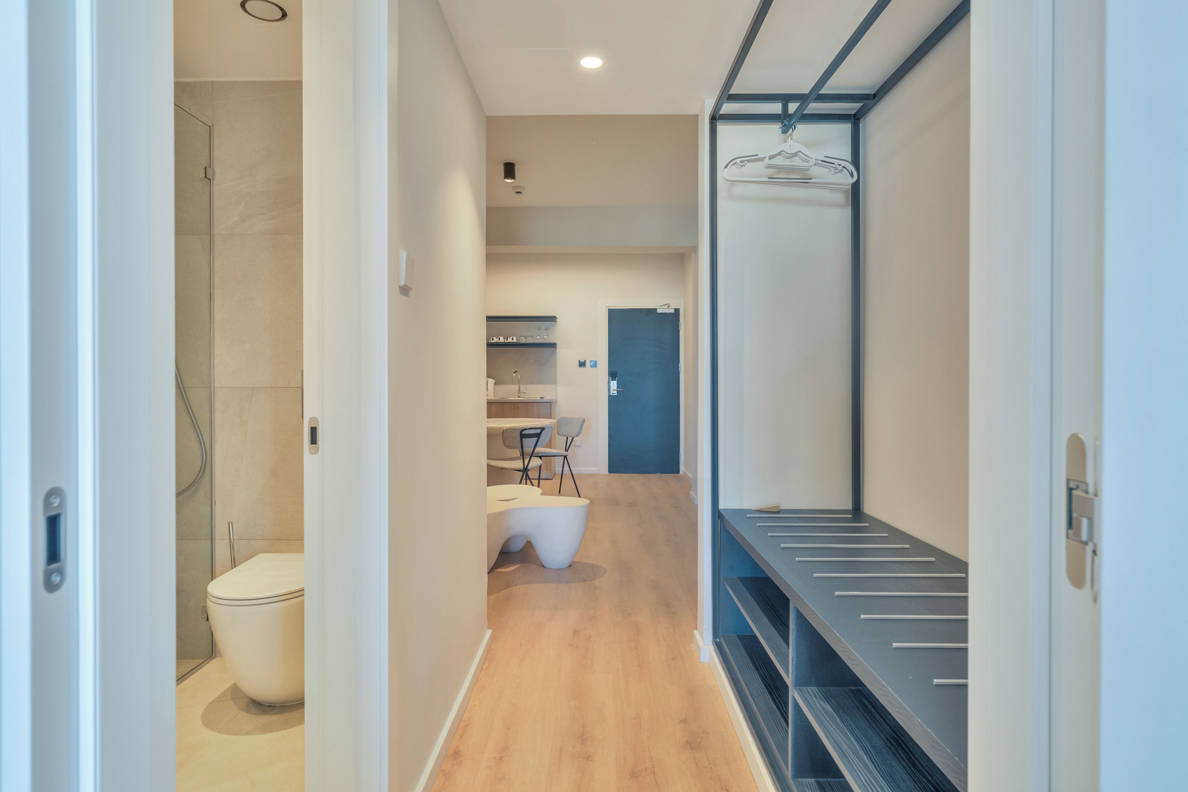 Premium One Bedroom Suite | Bathroom | Shower, free toiletries, hair dryer, towels