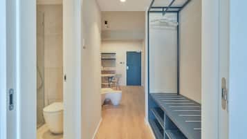 Premium One Bedroom Suite | Bathroom | Shower, free toiletries, hair dryer, towels