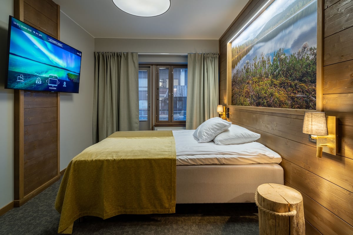 standard single room (renewed) | blackout curtains, free wifi, bed sheets