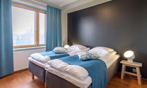 Two bedrooms apartment with sauna (Annex building) | Blendingsgardiner, wi-fi (inkludert) og sengetøy